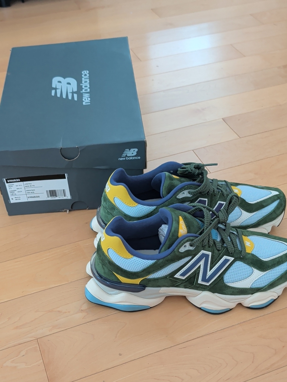 BNIB New Balance Men's 9060 Green & Light Blue Athletic Sneakers - M11
